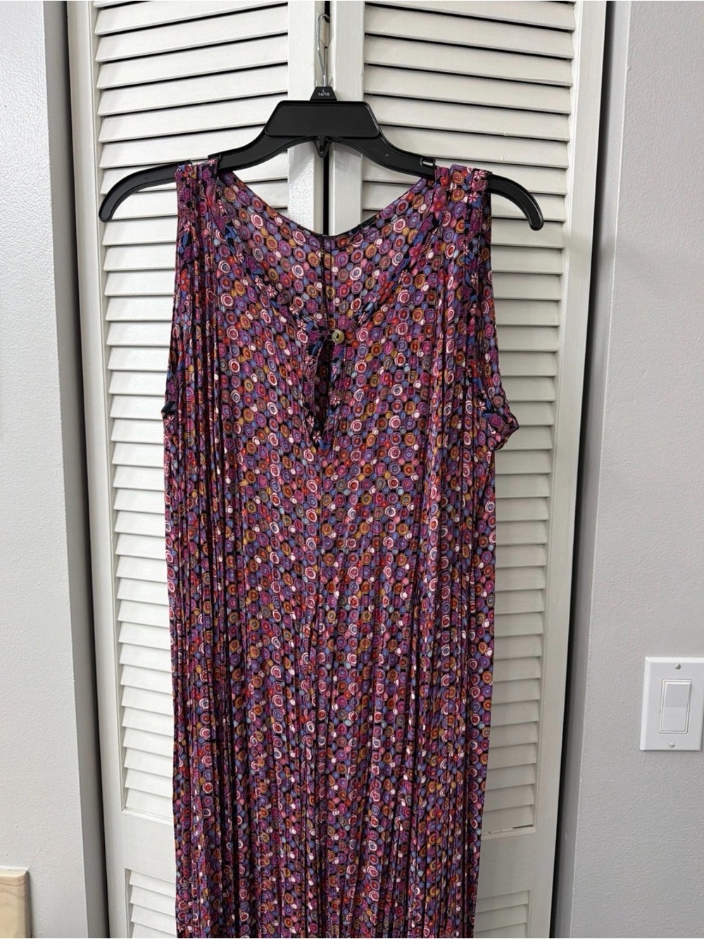 Women's Pleated Maxi Dress (Like New) - Picture 4 of 7
